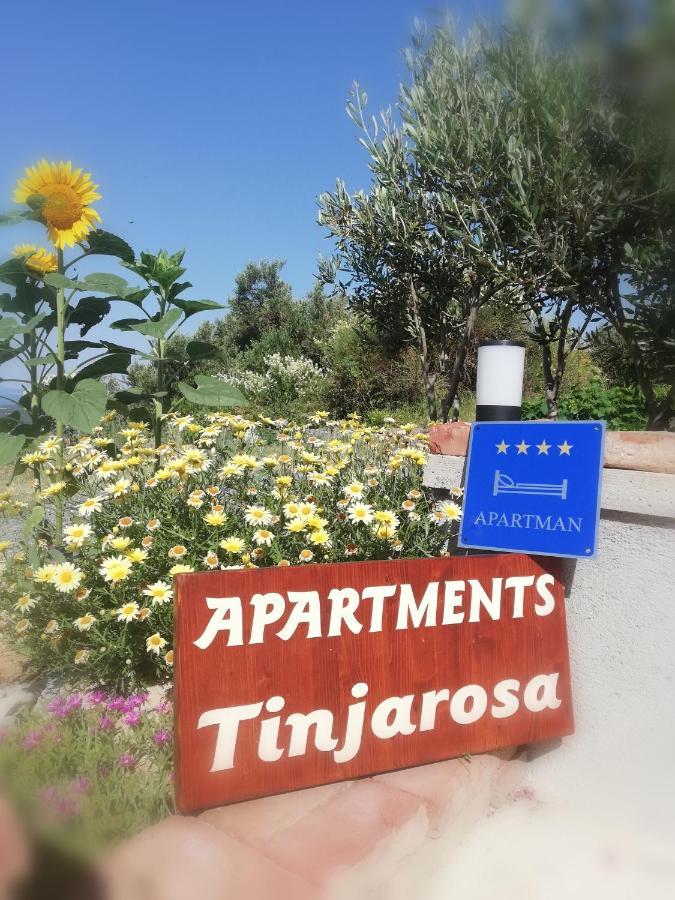 Apartments Tinjarosa Mundanije Bagian luar foto