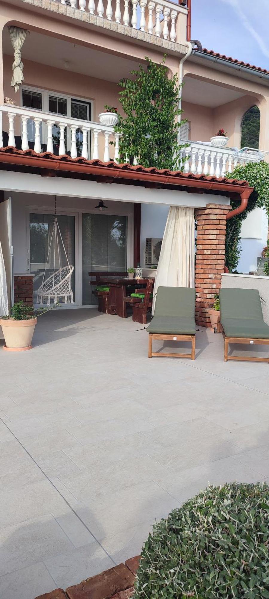 Apartments Tinjarosa Mundanije Bagian luar foto